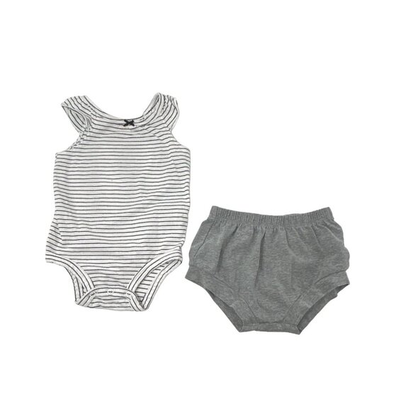 Baby Girl's - 2 Dresses, 2 Shorts & 1 Shirt, and 1 Body Suit - Size - 12 M - Picture 6 of 10